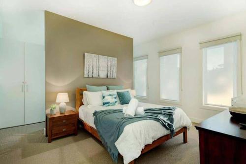 Dromana Grove SPA & POOL sleeps 15