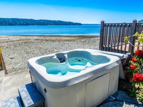 Waterfront Retreat, Relaxation, Fun in Hood Canal in Hoodsport (WA)