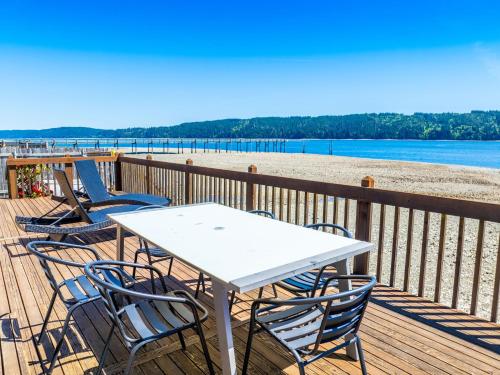 Waterfront Retreat, Relaxation, Fun in Hood Canal in Hoodsport (WA)