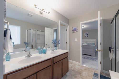 Peaceful & Cozy Stay in St. Charles, USA