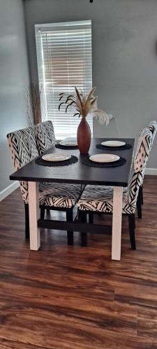 Modern Duplex Near Arenas, Hospitals, Universities, & Attractions in Tower Grove, USA