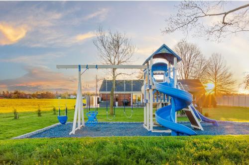 Backyard Getaway•Amish Farmland•Hot tub•Fire pit in Bird in Hand, USA