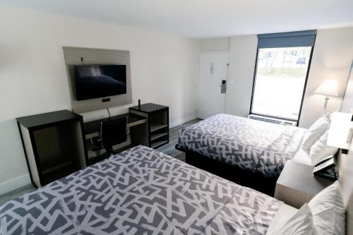 Queen Room with Two Queen Beds - Smoking