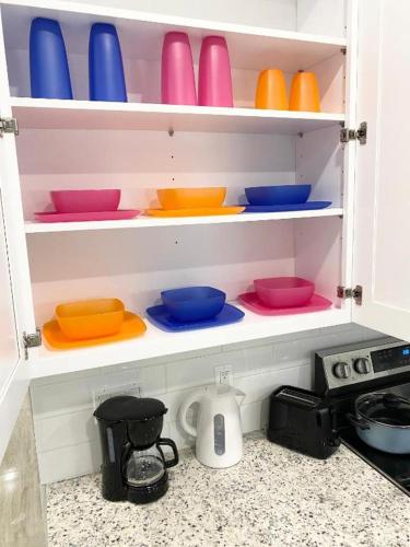 Women Dorms Private Bathroom - All Men Dorms - No Mix Dorms - Free Sunday Bbq - WiFi Long Term Stays Welcome in Miami, USA