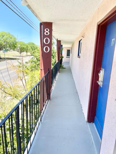 Balcony/terrace, Royal Lodge in Coalinga (CA)