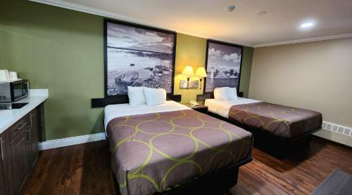 Super 8 by Wyndham Pembroke – khách sạn tại Killaloe Station (ON)