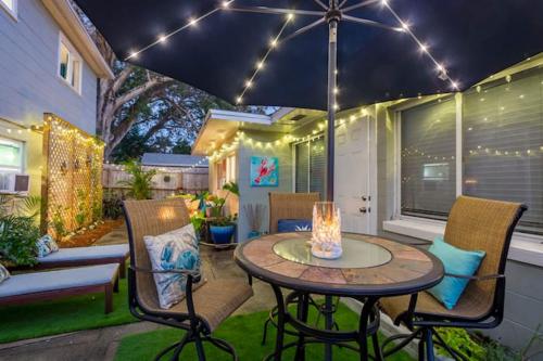 Group fun! w Large Hot Tub near St Pete & Beaches in St Petersburg, USA