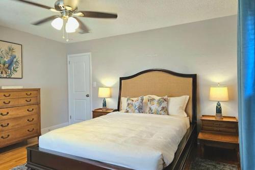 Group fun! w Large Hot Tub near St Pete & Beaches in St Petersburg, USA