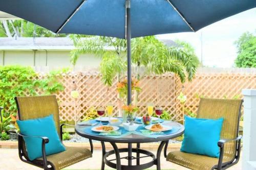 Group fun! w Large Hot Tub near St Pete & Beaches in St Petersburg, USA