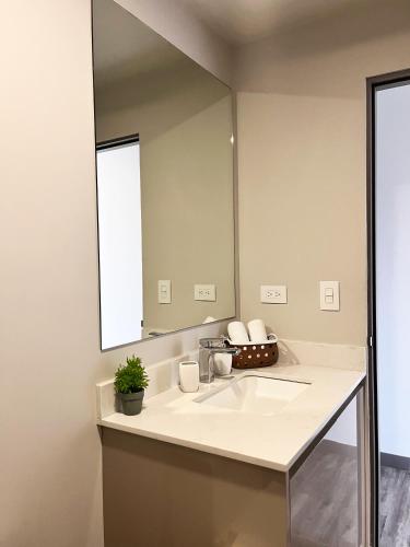 CityScape Properties 20th floor Studio 24-7 Concierge Amenities - image 5