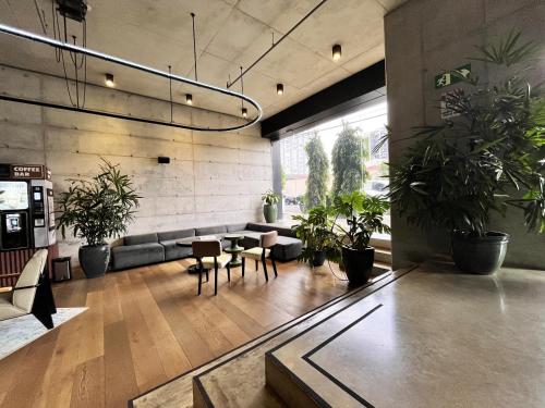 CityScape Properties 20th floor Studio 24-7 Concierge Amenities - image 4