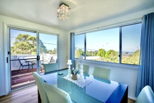 Tri-Living with Coastal Views - Tamborine Mountain