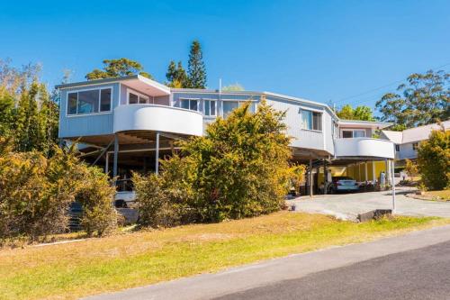 Tri-Living with Coastal Views - Tamborine Mountain