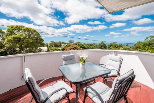 Tri-Living with Coastal Views - Tamborine Mountain