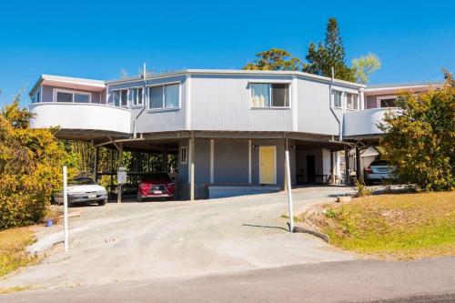 Tri-Living with Coastal Views - Tamborine Mountain