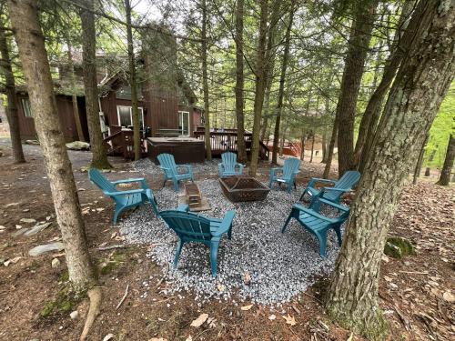 Luxury Family Escape HotTub Sauna Billiard Pool home in East Stroudsburg, USA