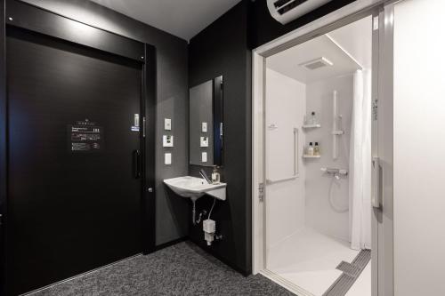Universal Single Room image 8
