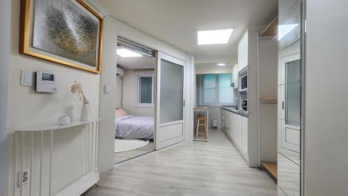 Spring Stay-홍대7번 1분, 단독전체,1층,3R1B,침대4, Soul