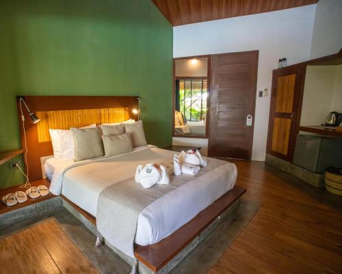 room detail thumbnail 1