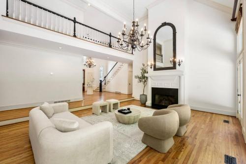 Atlanta Elegant Estate in Sandy Springs, USA
