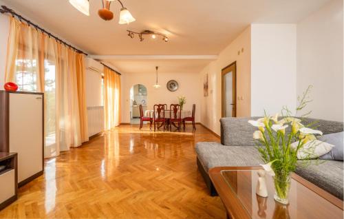 3 Bedroom Stunning Apartment In Kastav in Cikovici