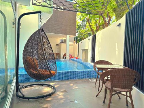 Balcony/terrace, Leo Villa Luxury in Da Nang