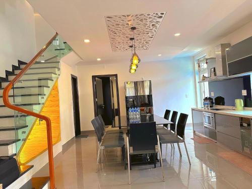 Kitchen, Leo Villa Luxury in Da Nang