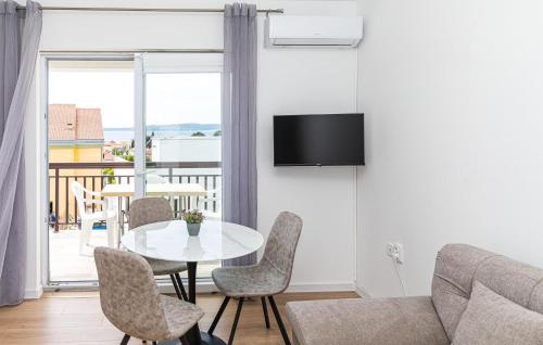1 Bedroom Stunning Apartment In Kastel Kambelovac 2