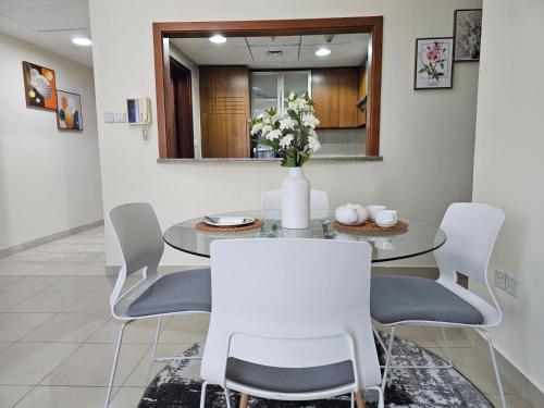 Trinity Holiday Homes - Standpoint Tower Downtown, Dubai (photo 3)