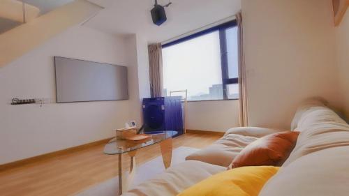 . Clouds Loft Apartment