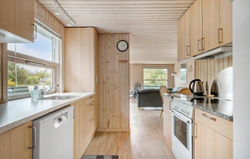 Kitchen, 3 Bedroom Beautiful Home In Ringkøbing in Ringkobing