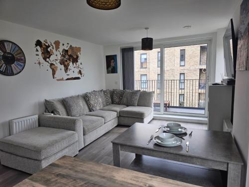 Luxury 1-Bed Apartment with balcony & Free parking