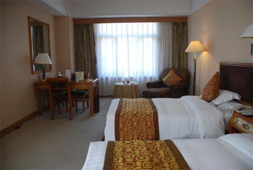 Executive Twin Room with City View image 2