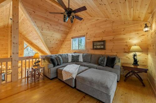 Bucks Bear Lodge - Fireplaces Wooded Views
