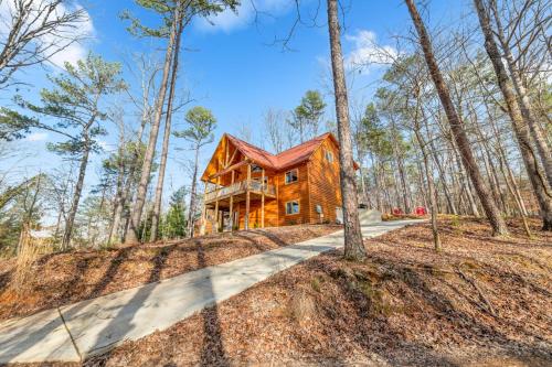 Bucks Bear Lodge - Fireplaces Wooded Views