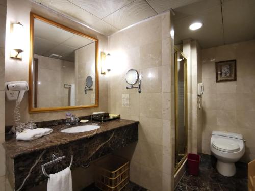 room detail thumbnail 2