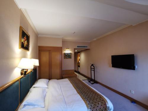 room detail thumbnail 1
