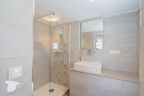 Three-Bedroom Villa image 10