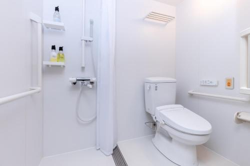 Universal Single Room image 7