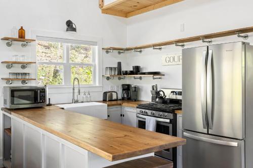 Peace Love and Wine Walk to Engelheim Vineyards Winery - Luxury cabin in Kiker, USA