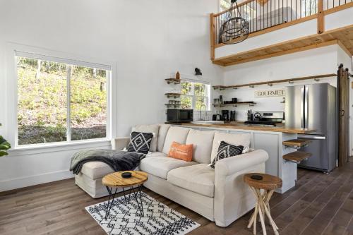 Peace Love and Wine Walk to Engelheim Vineyards Winery - Luxury cabin in Kiker, USA
