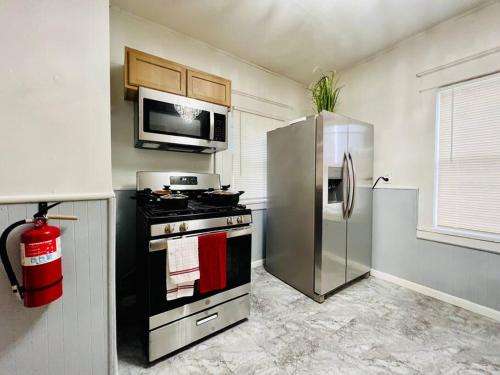 KING Bed Cozy First Floor Apt 25Mins to Falls near Buffalo Zoo