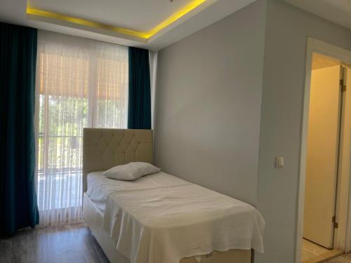 1 double bed, 1 twin bed