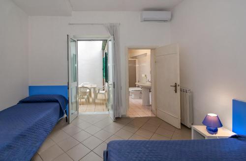Quadruple Room image 5