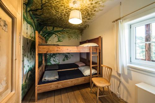 room detail thumbnail 1