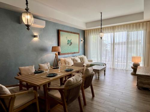 Summer beachfront apartment - Tap to explore photos