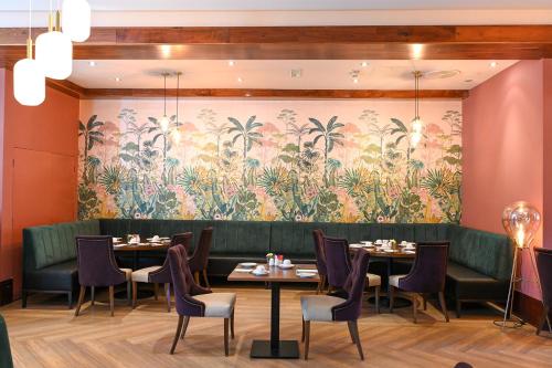 The Kingsley Hotel - image 2