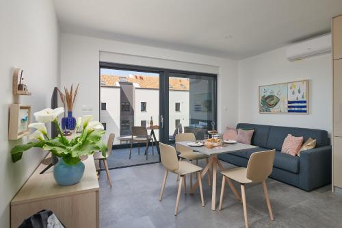 One-Bedroom Apartment with Balcony and Sea View room in Apartments Irena