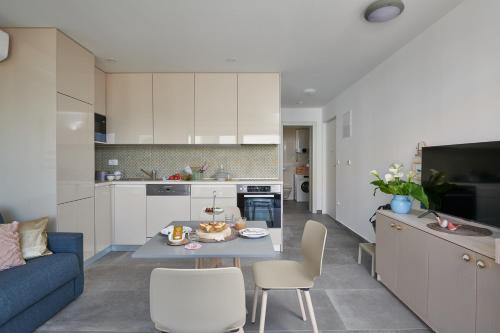 One-Bedroom Apartment with Balcony and Sea View image 10