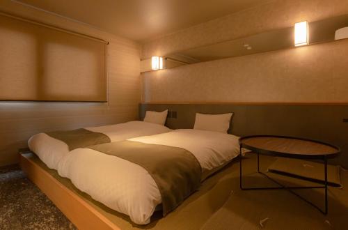3 twin beds